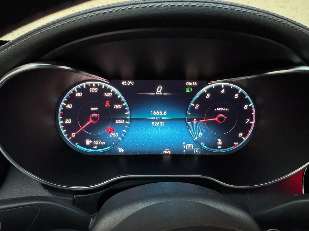 Car image 18