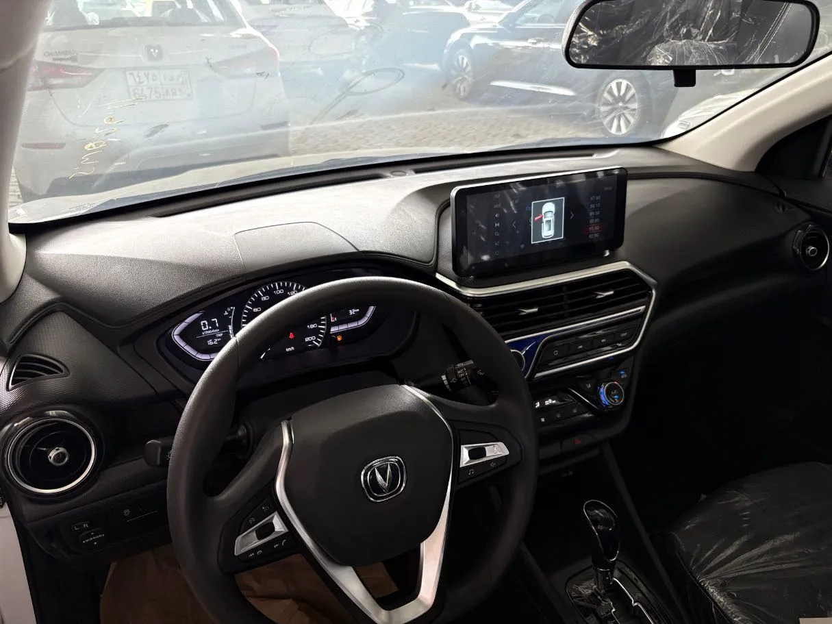 Car image 10