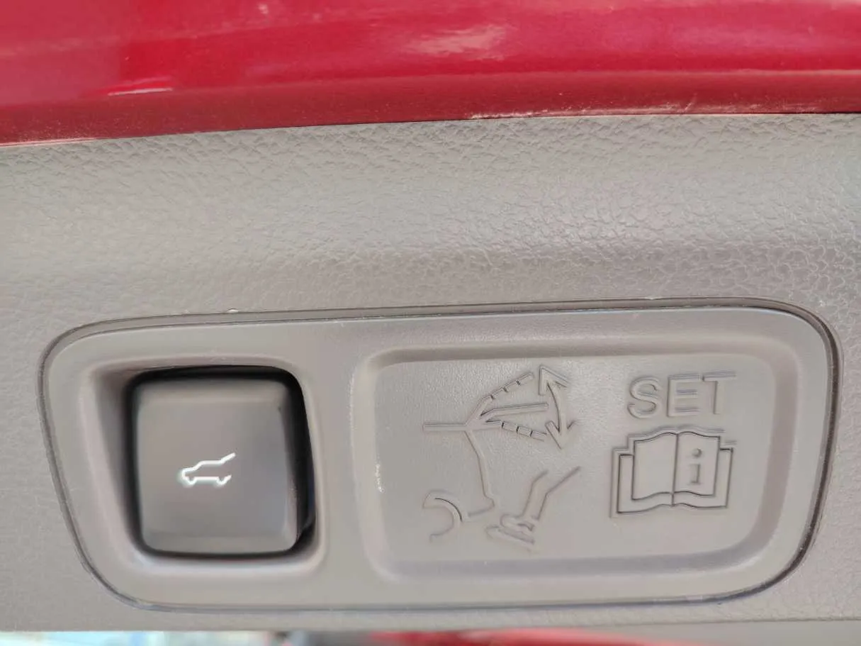 Car image 34