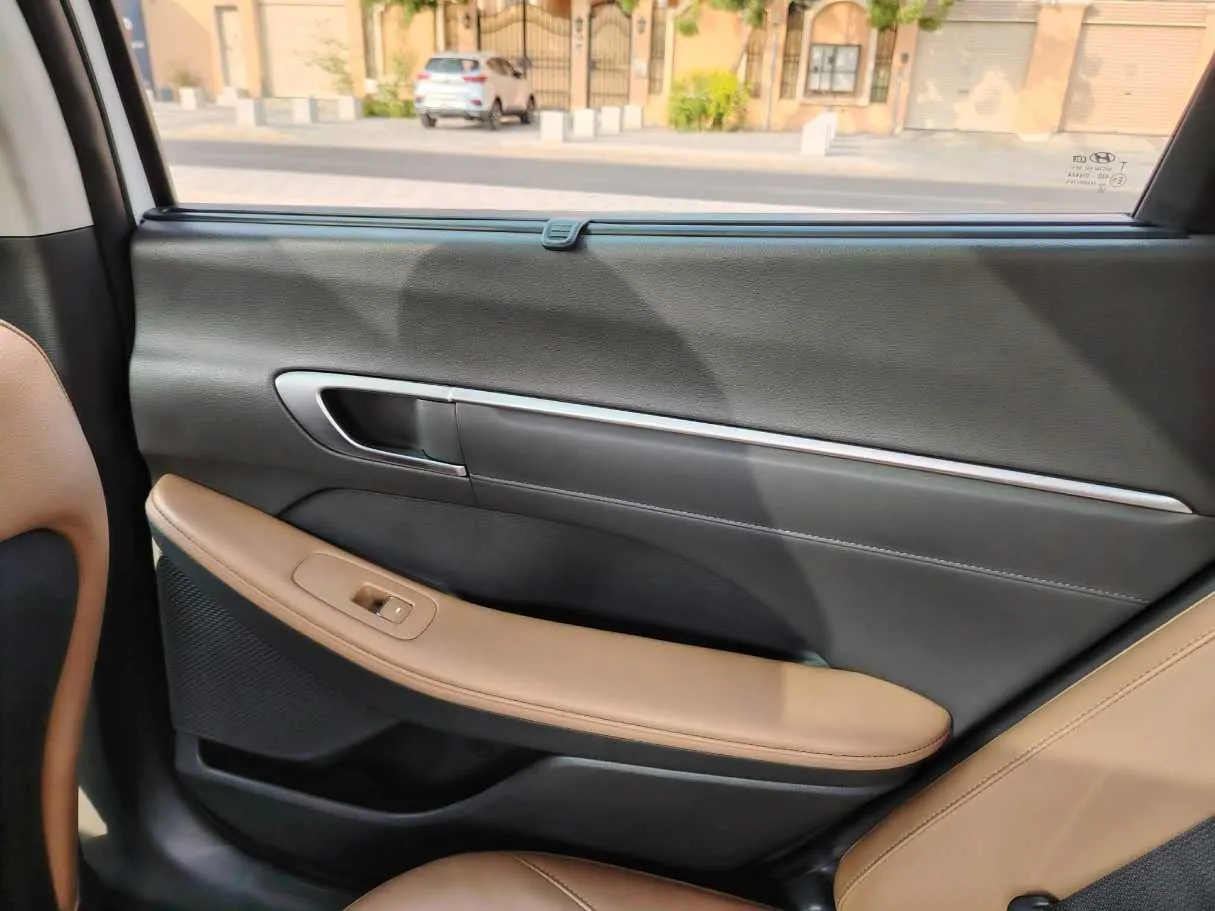 Car image 43