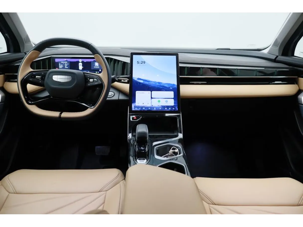 Car image 14