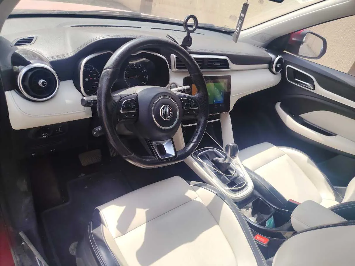 Car image 13