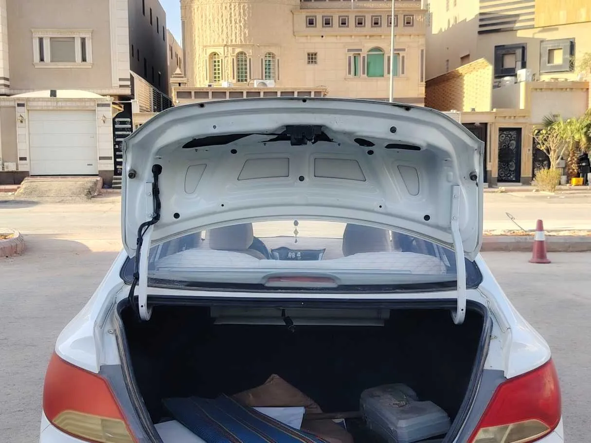 Car image 26