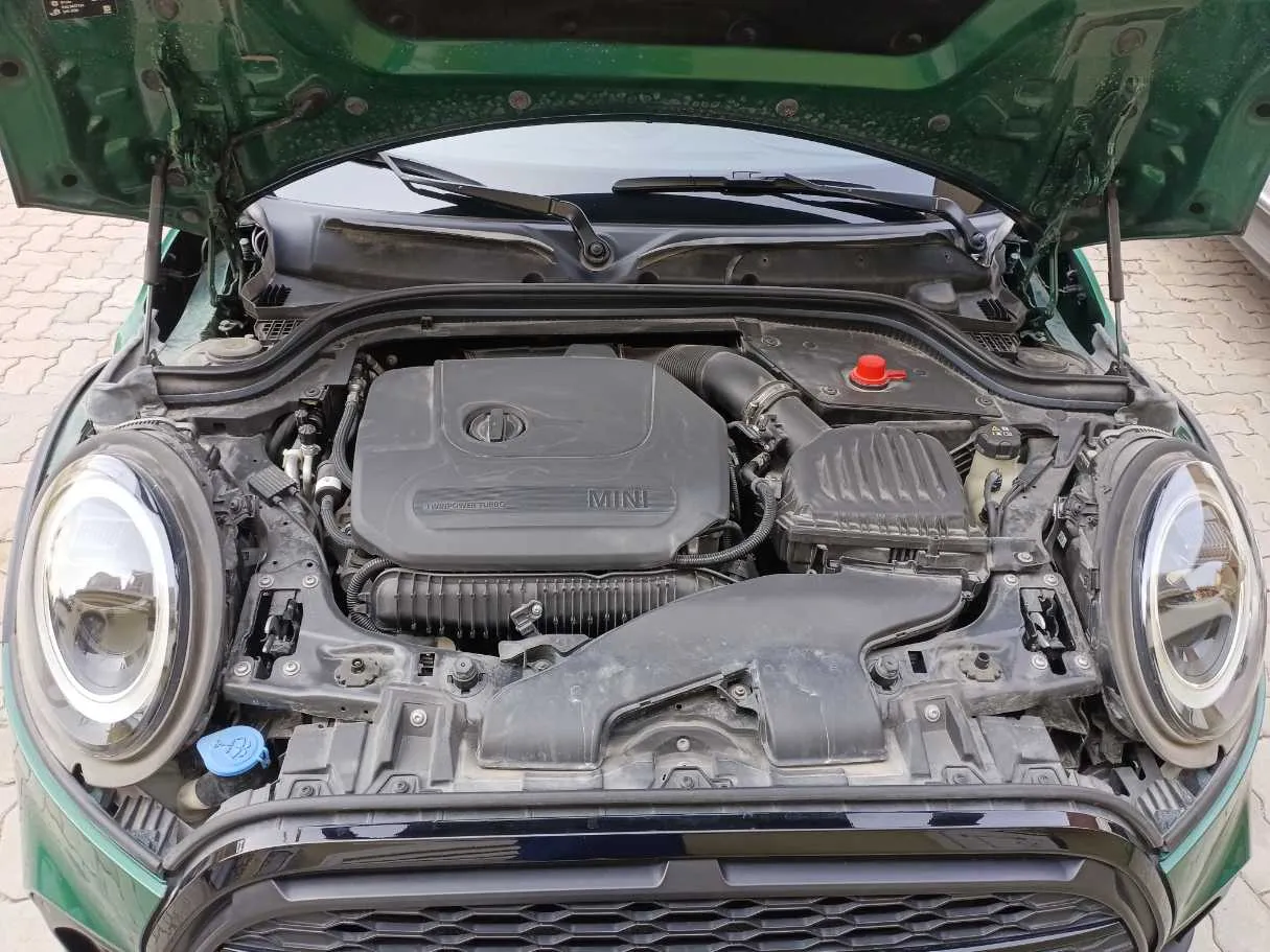 Car image 24