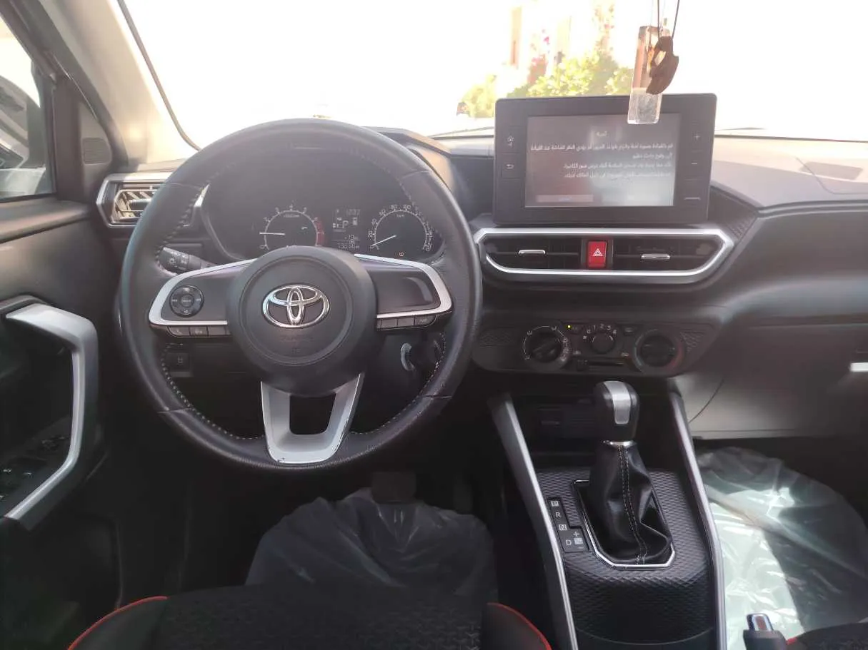 Car image 21