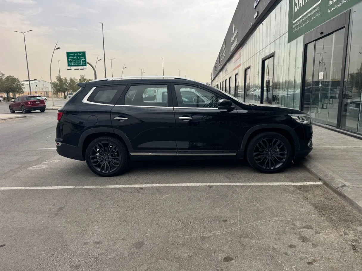 Car image 4