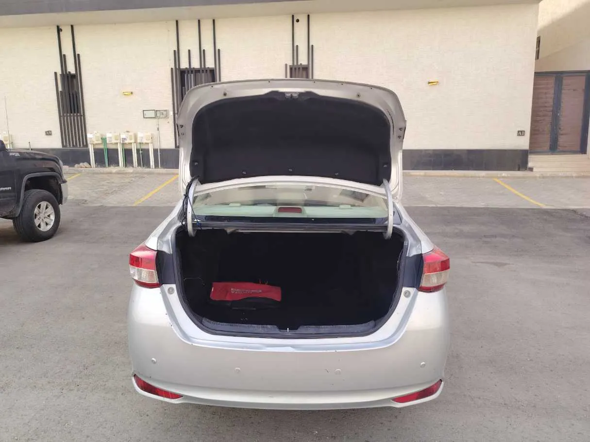Car image 22