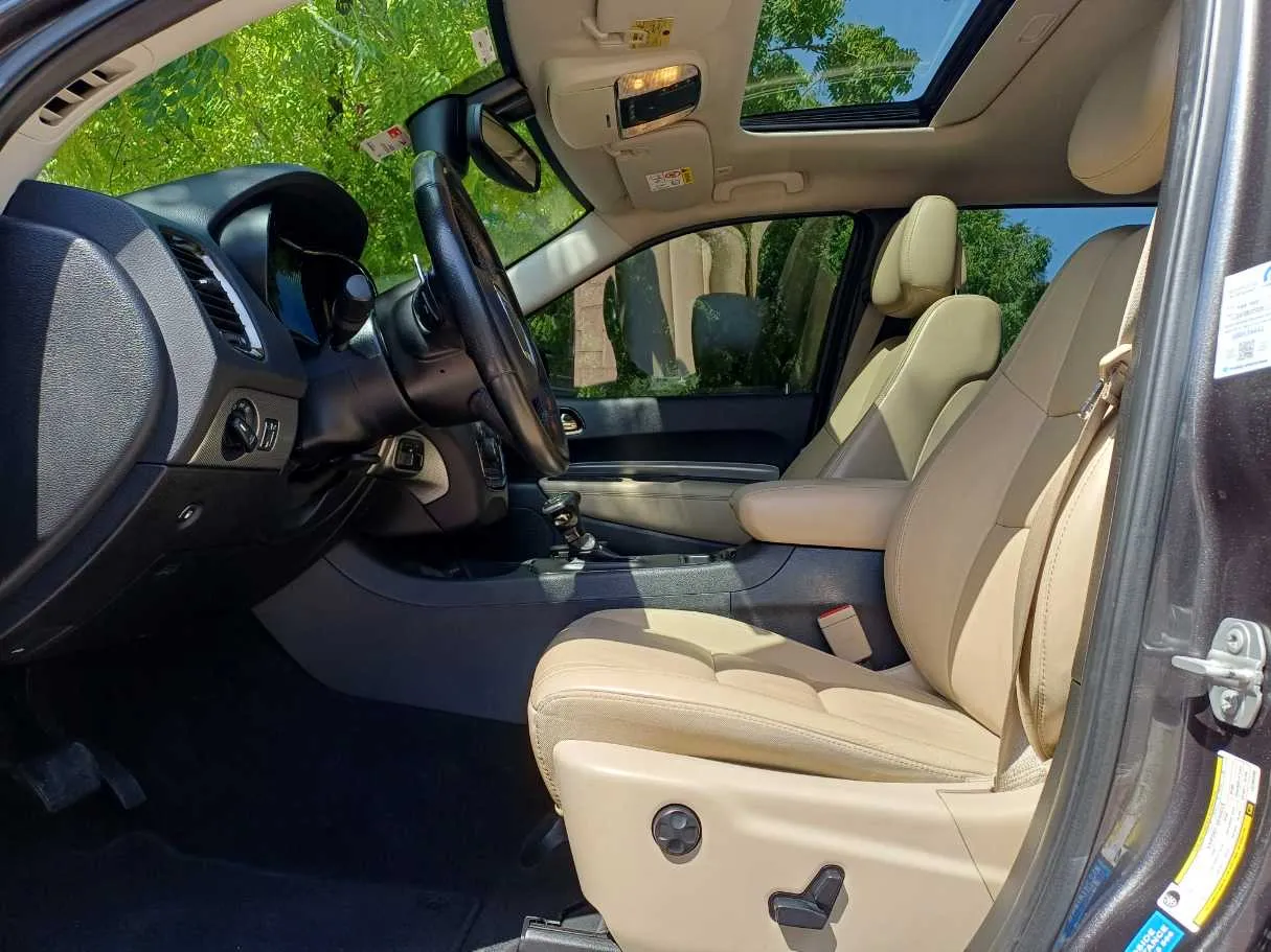 Car image 12