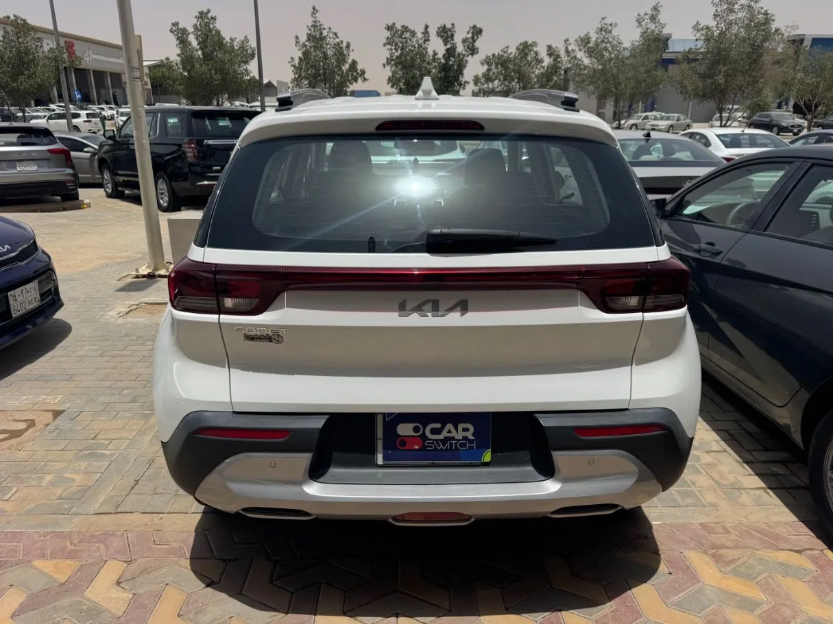 Car image 5