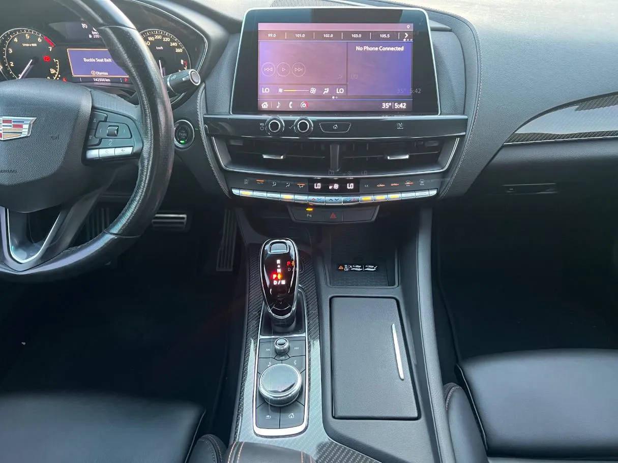 Car image 17