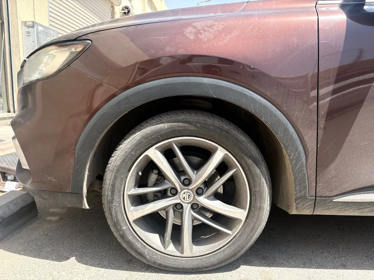 Car image 9