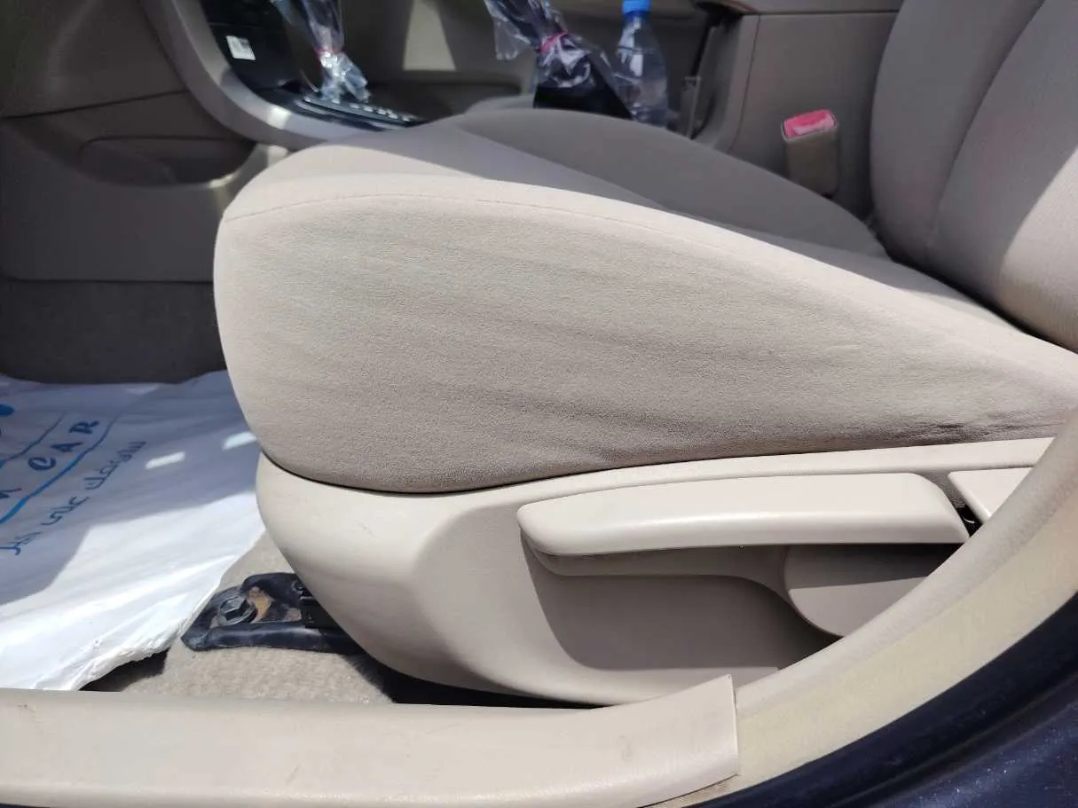 Car image 26