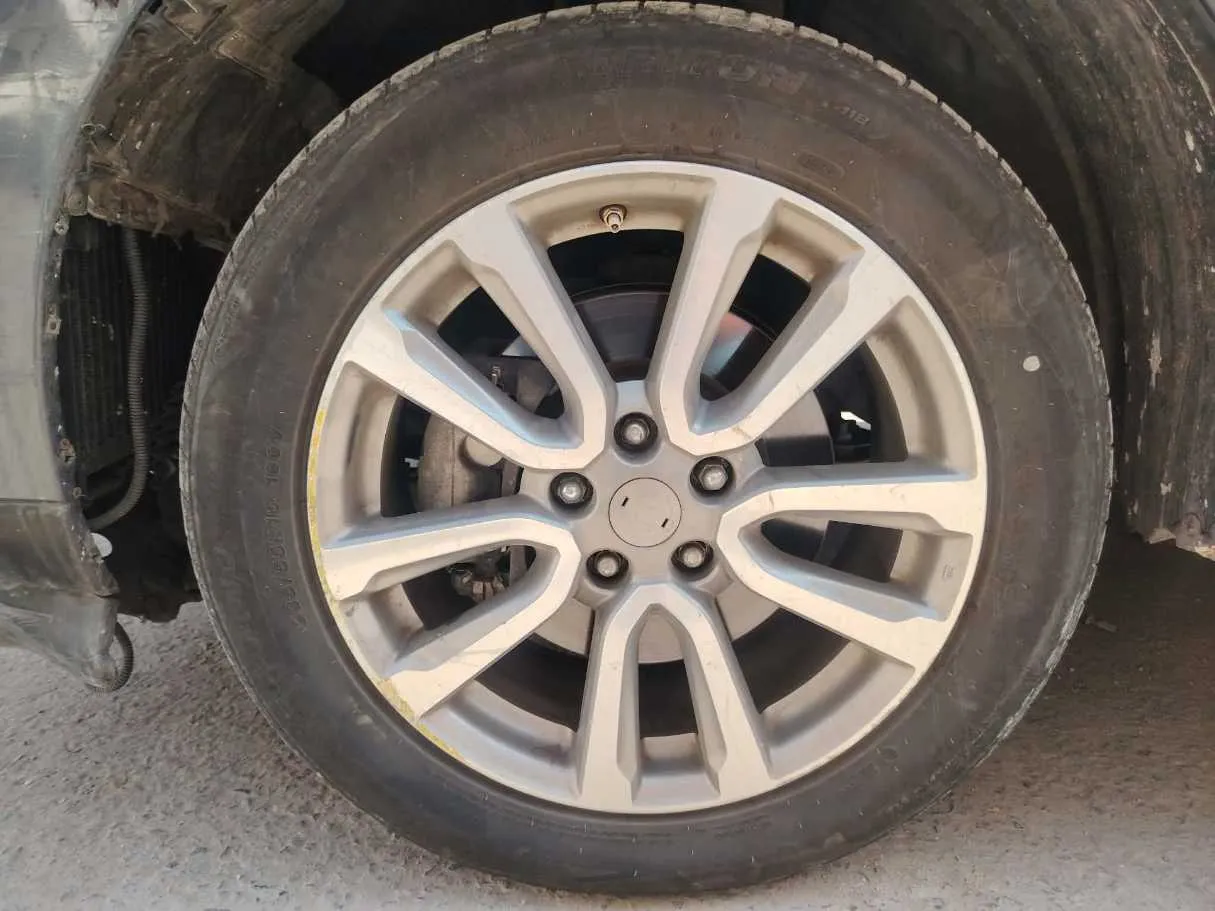 Car image 10