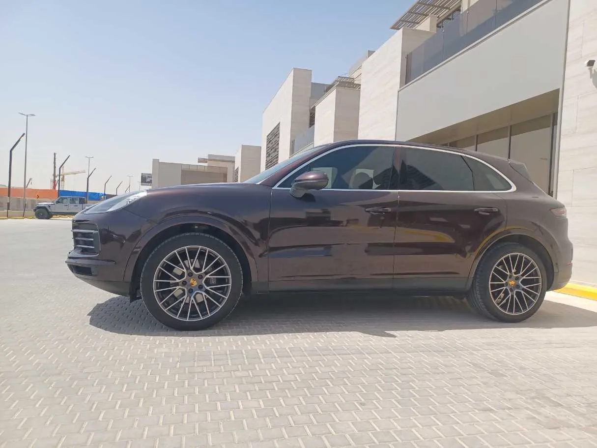 Car image 8