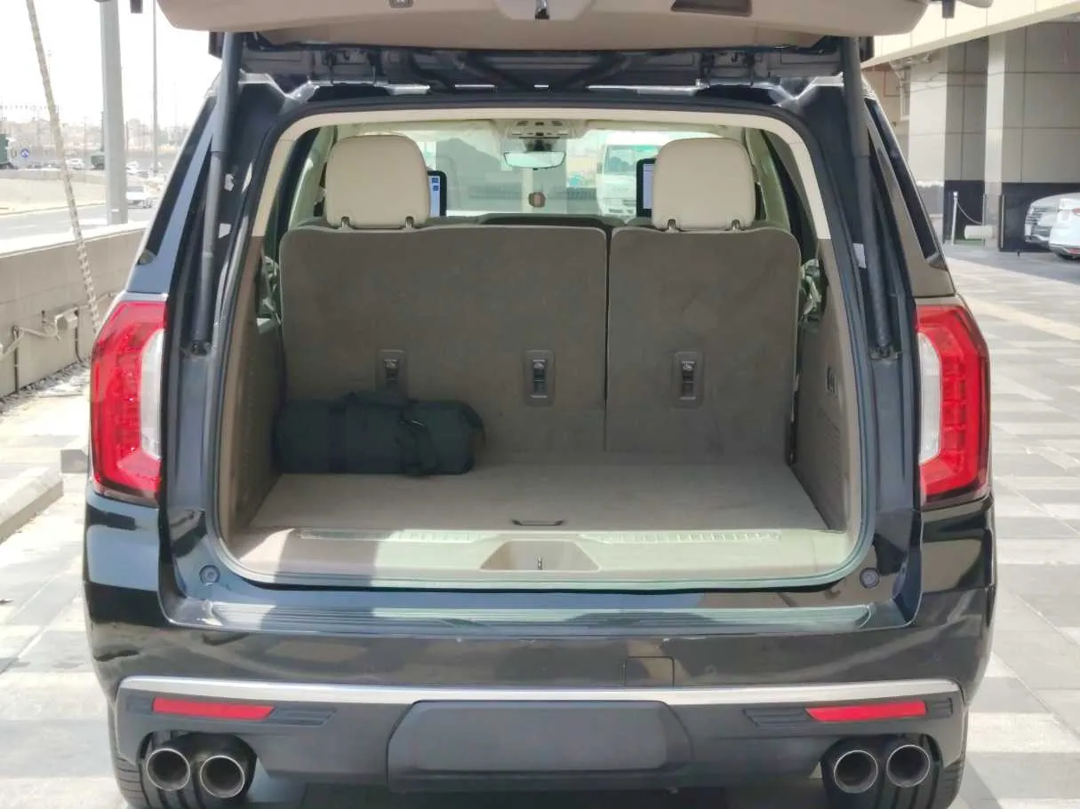 Car image 26