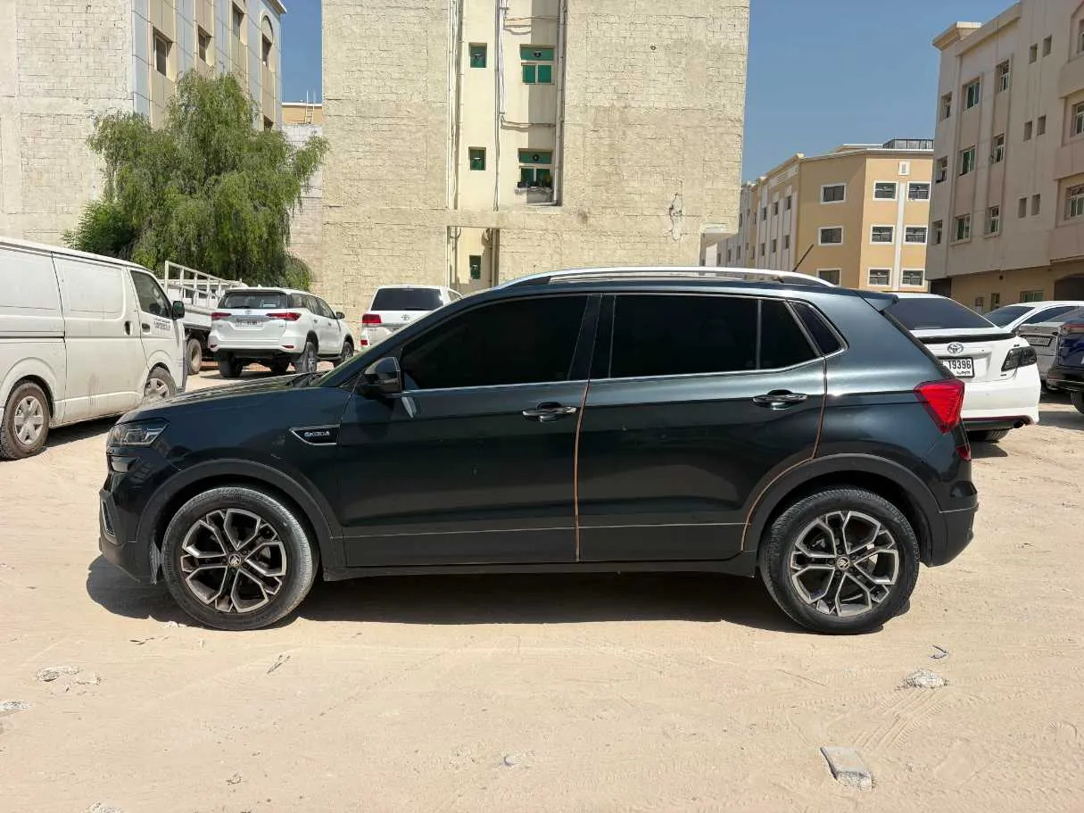 Car image 8
