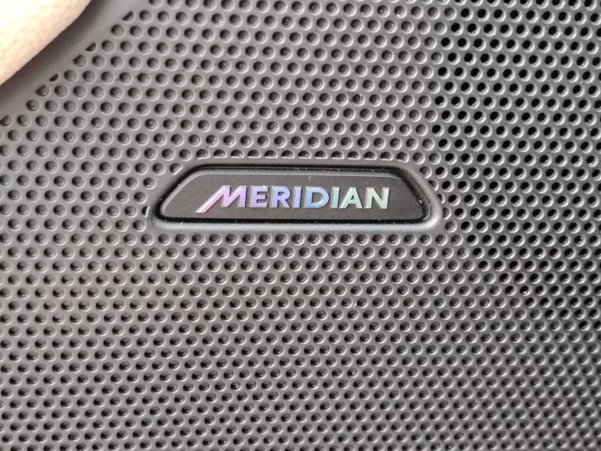 Car image 30