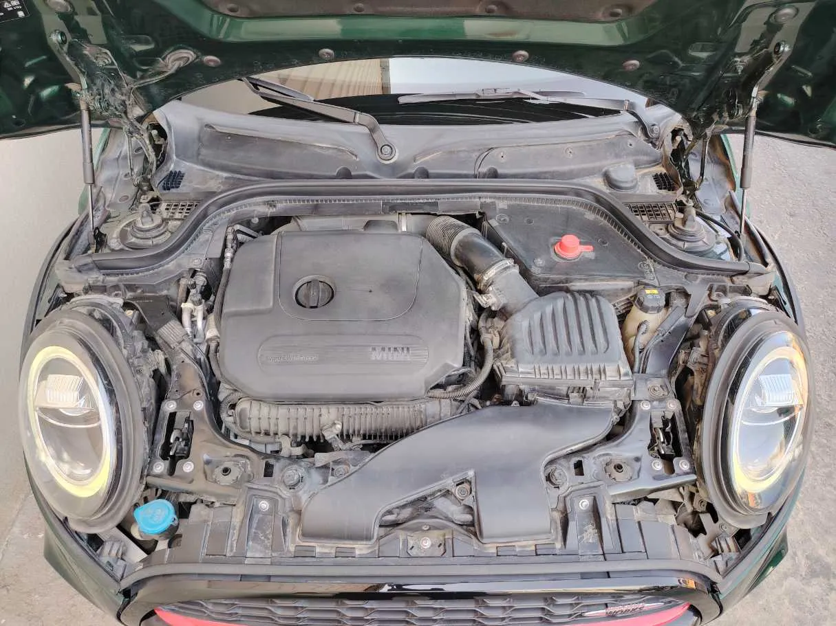 Car image 30