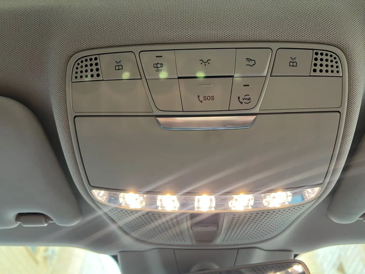 Car image 25