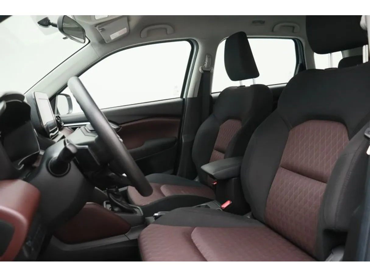 Car image 8