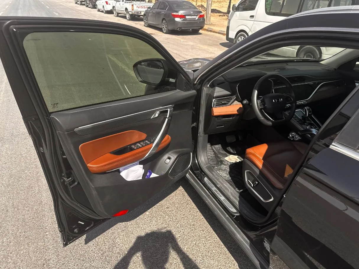 Car image 10