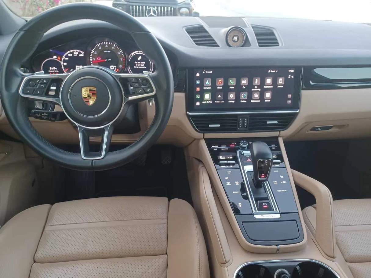 Car image 16