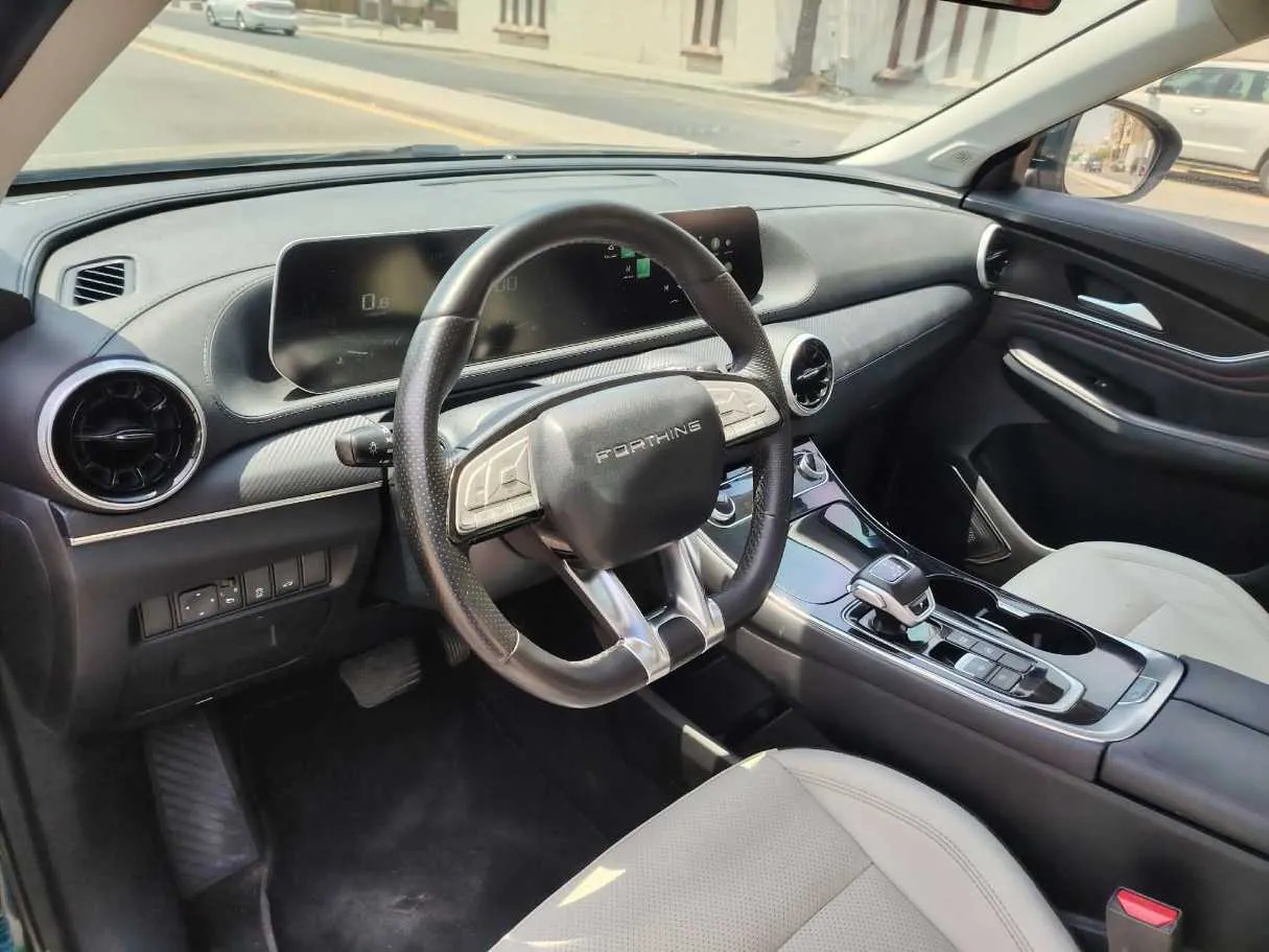Car image 13