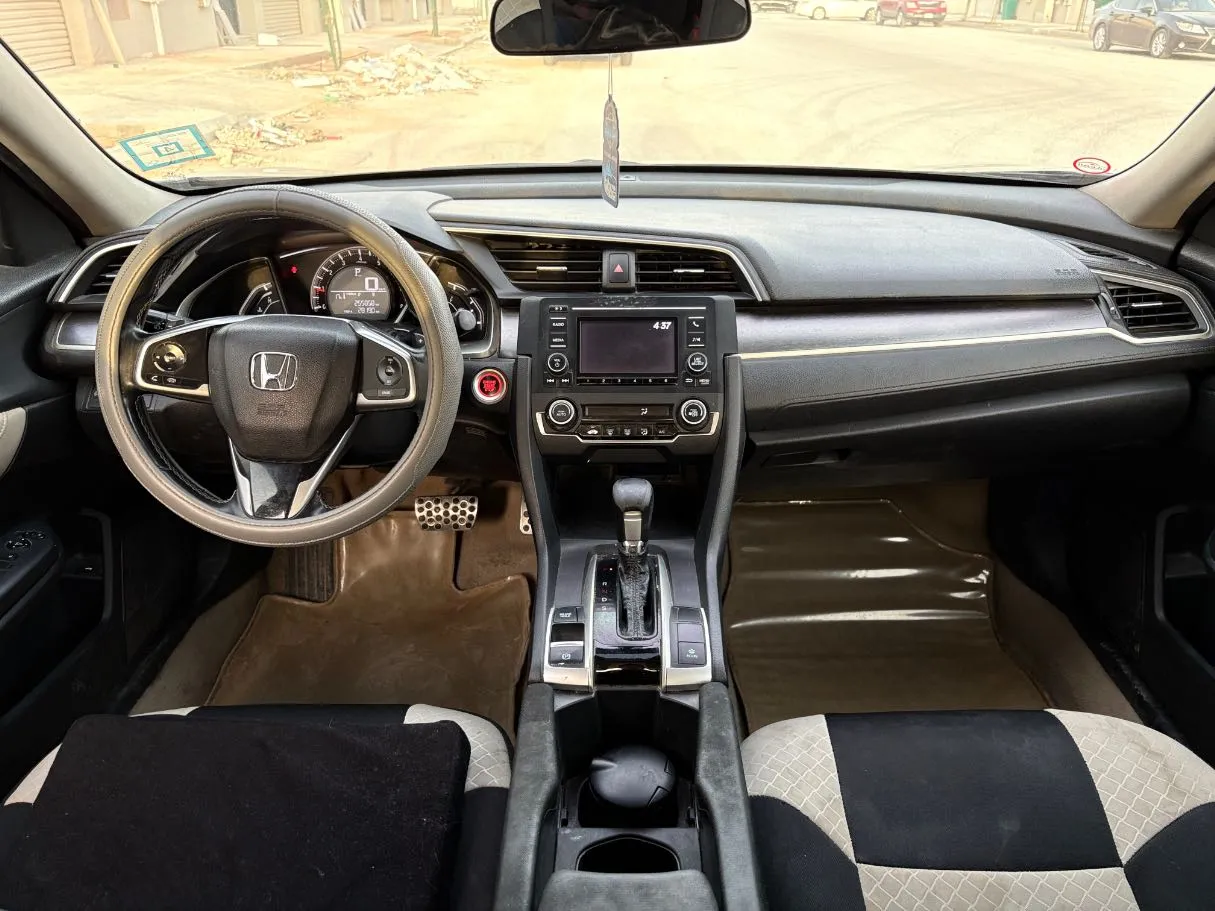 Car image 18