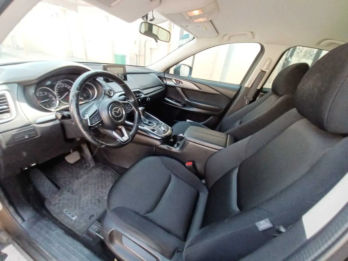 Car image 10