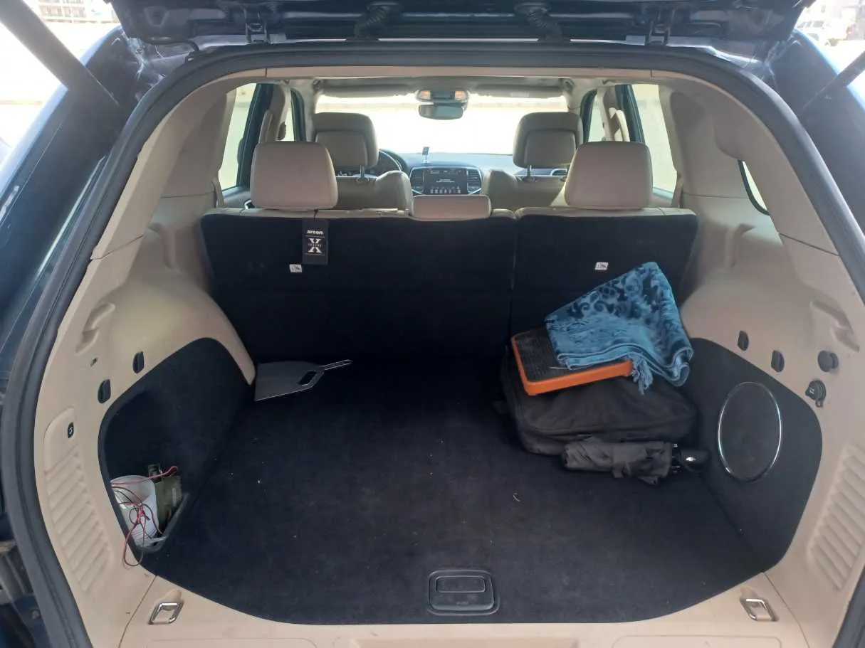 Car image 21