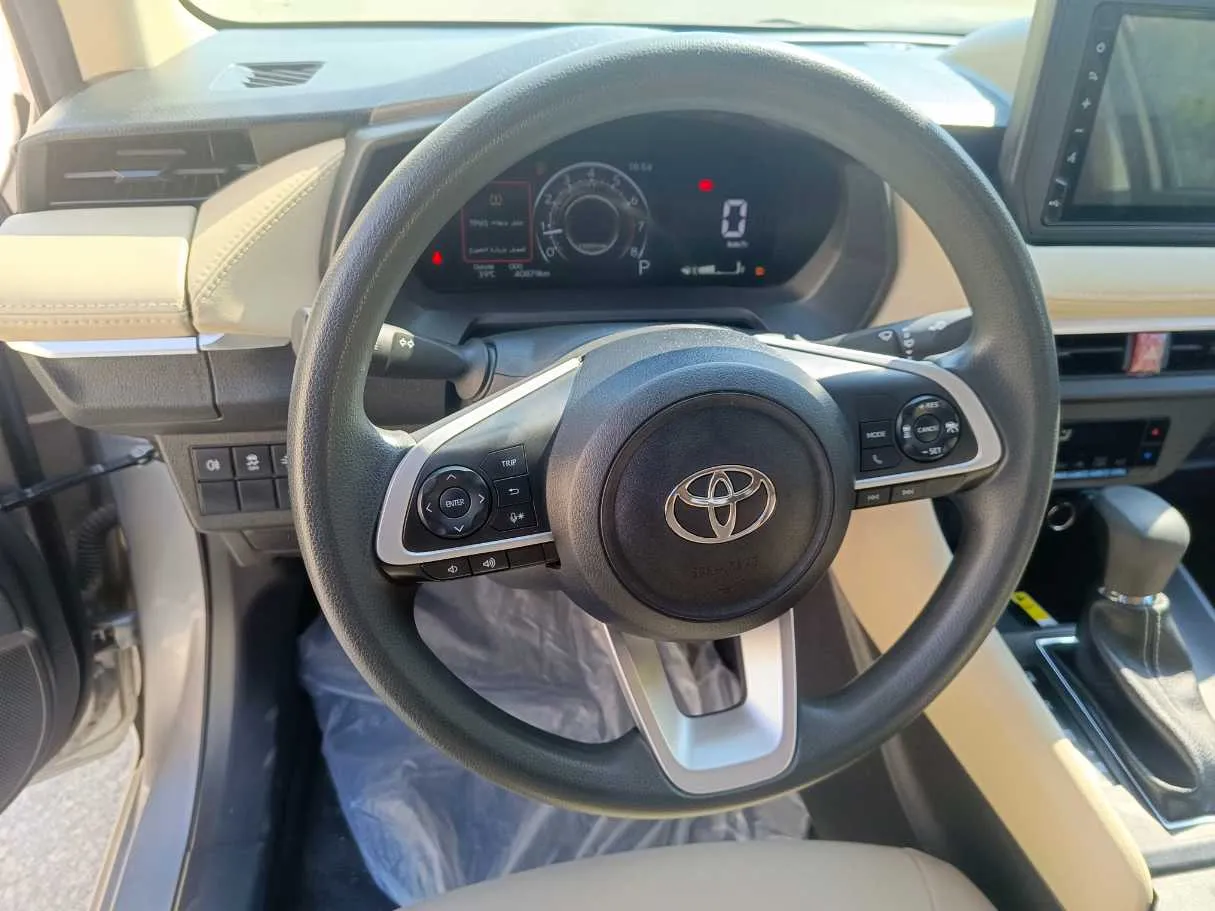 Car image 26