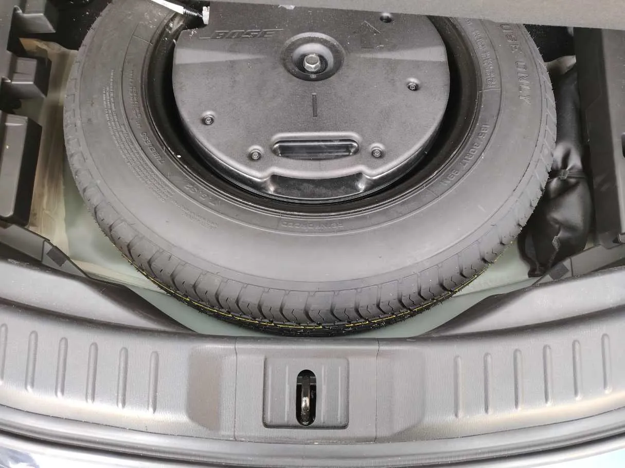 Car image 37