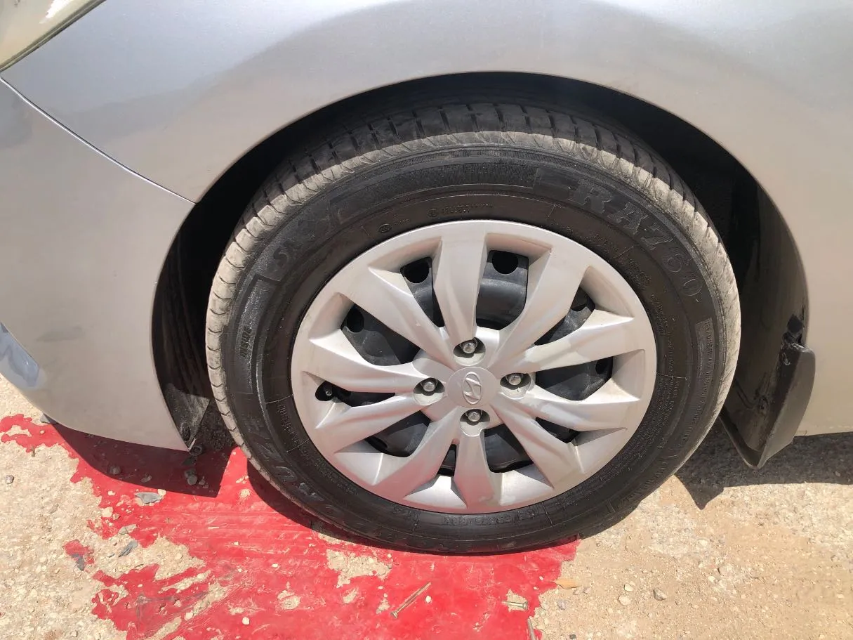 Car image 10