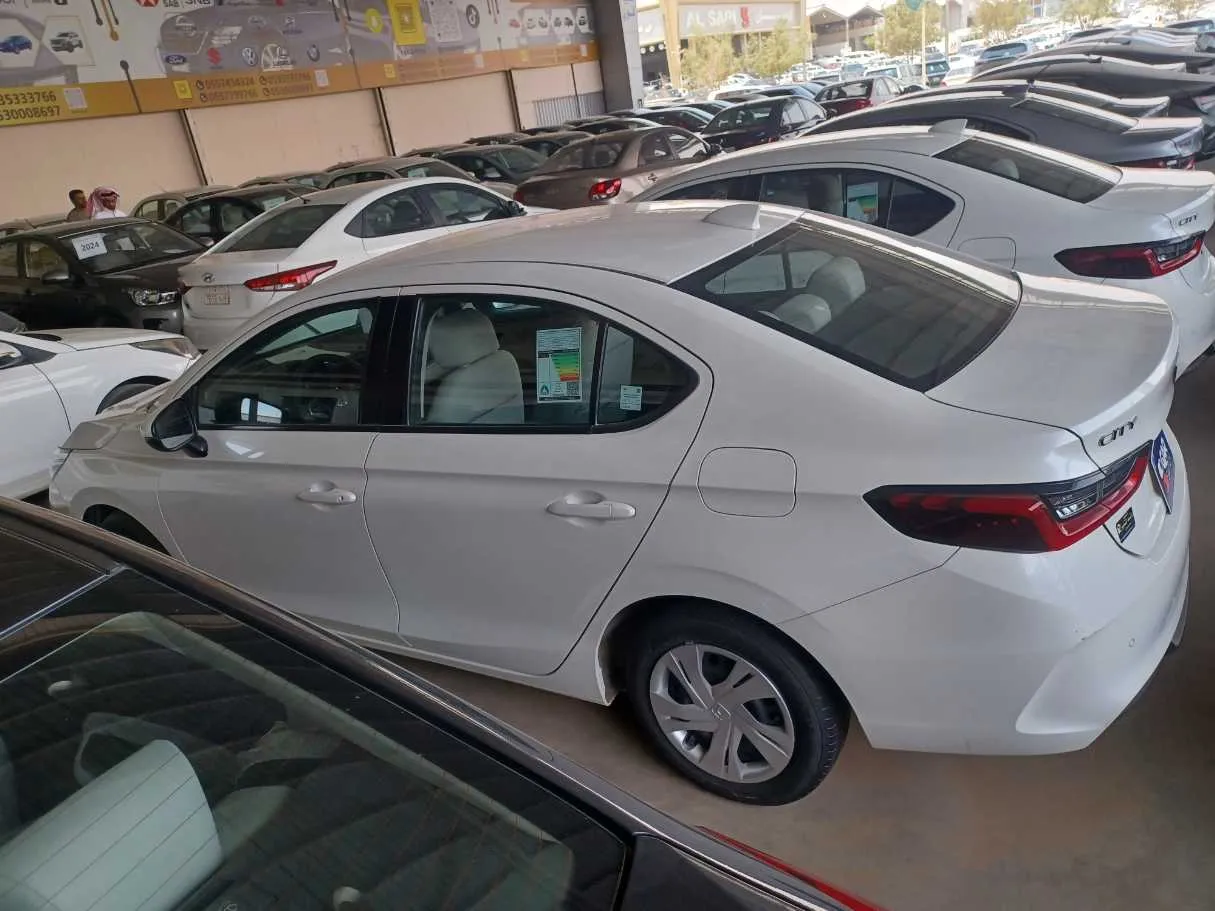 Car image 8