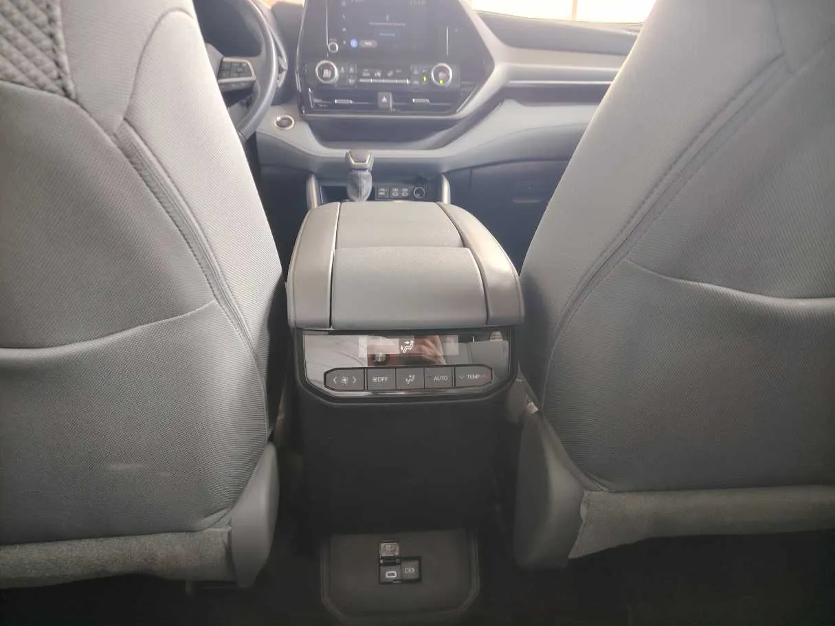 Car image 29