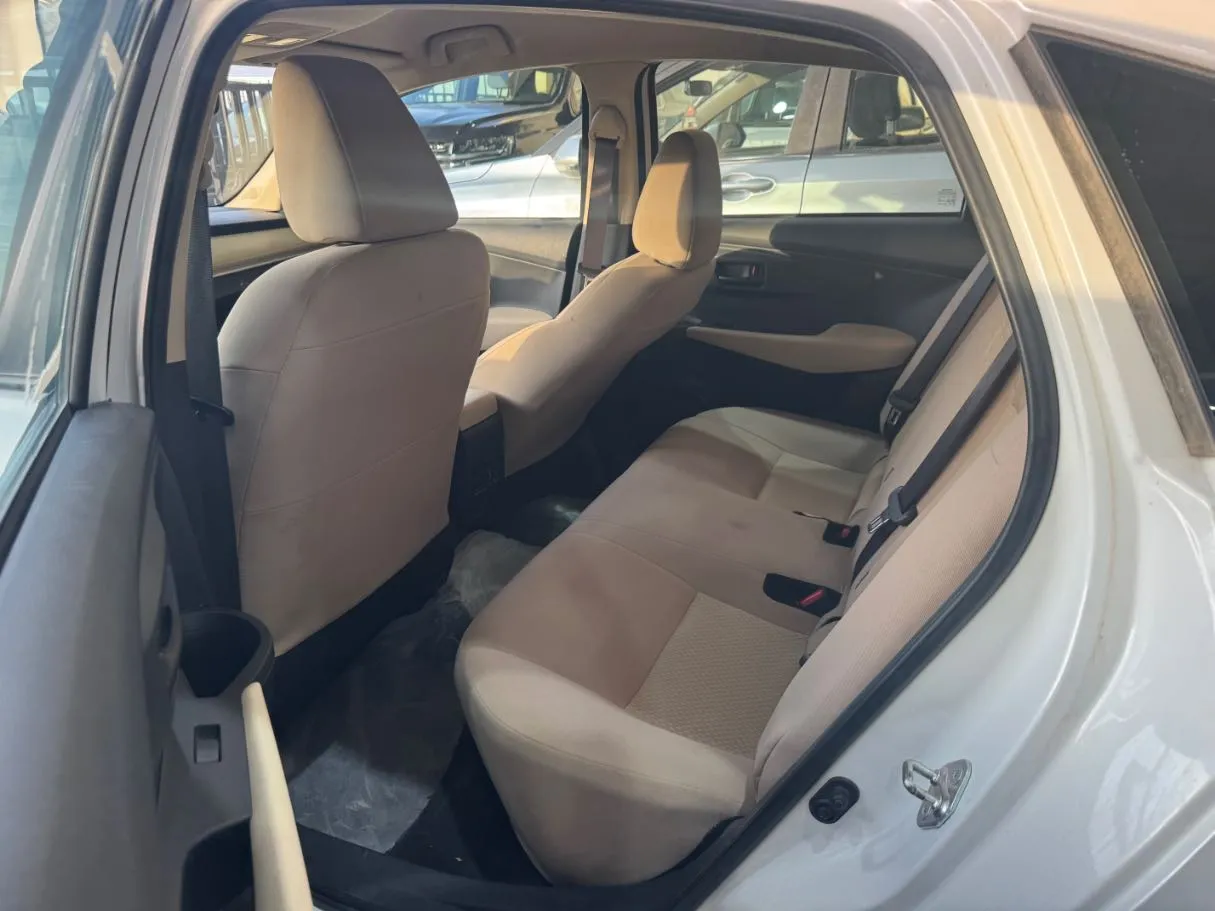 Car image 15
