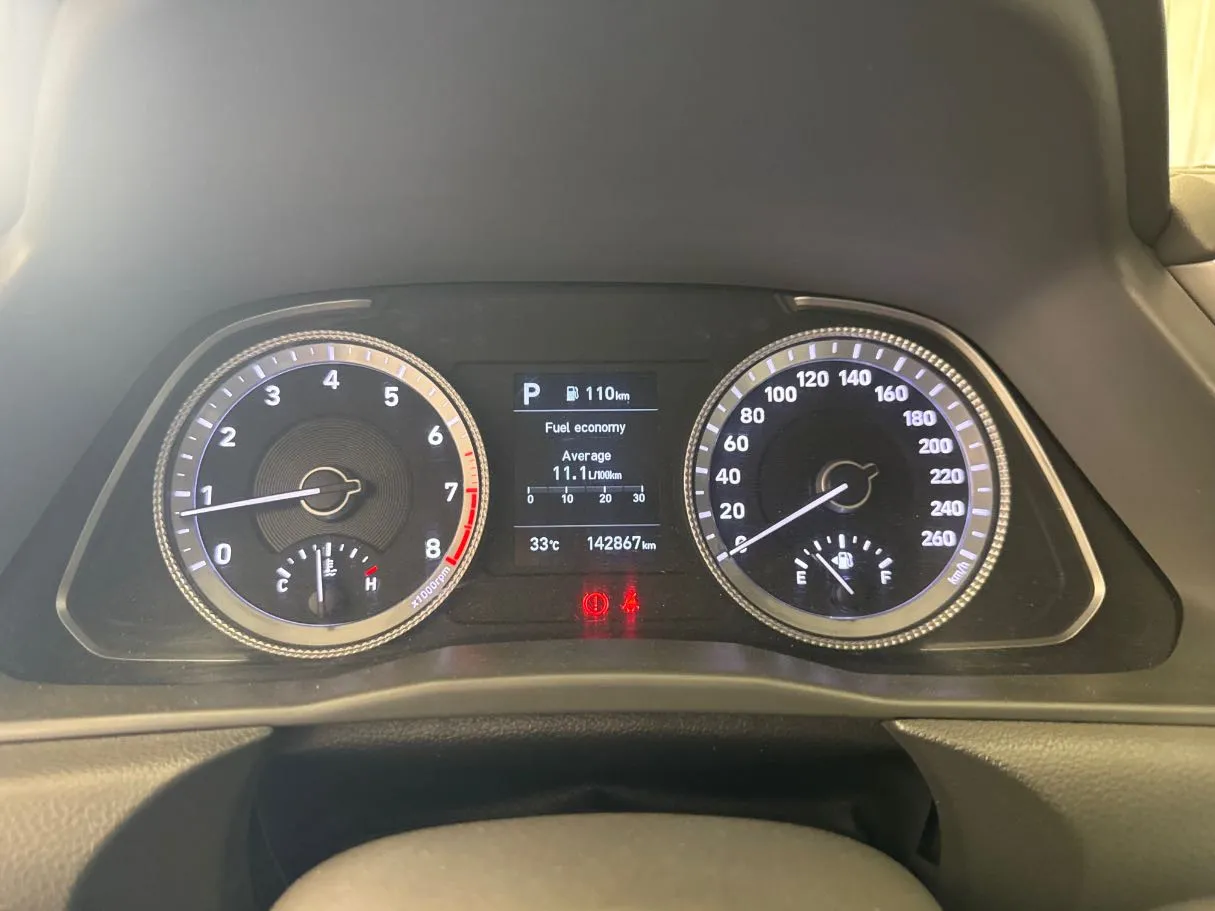 Car image 9