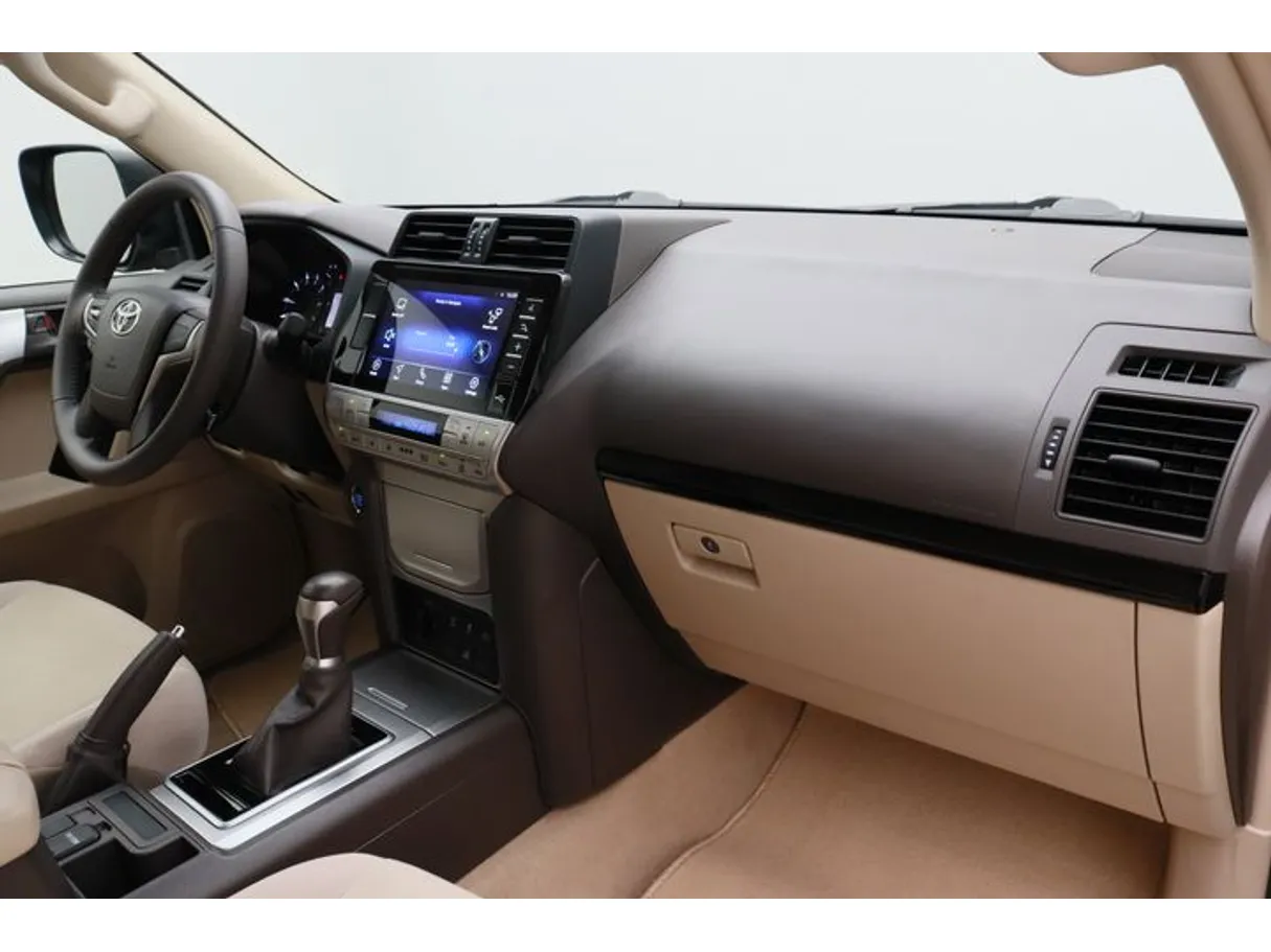 Car image 10