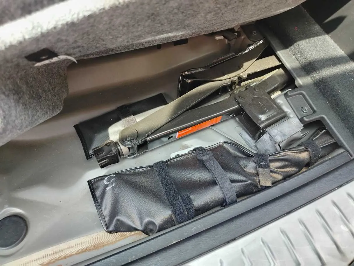 Car image 47