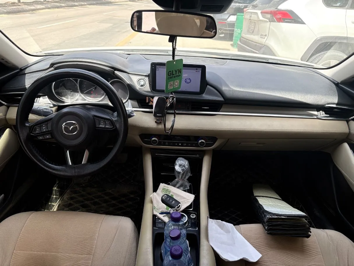 Car image 18