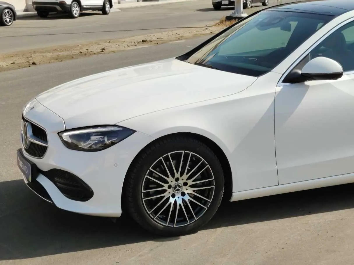 Car image 9