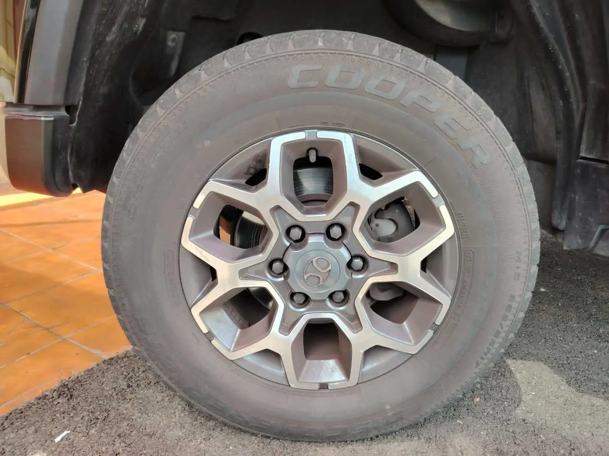 Car image 10