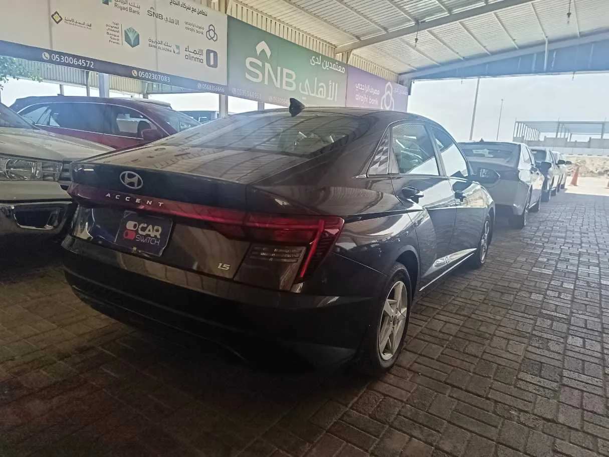 Car image 5