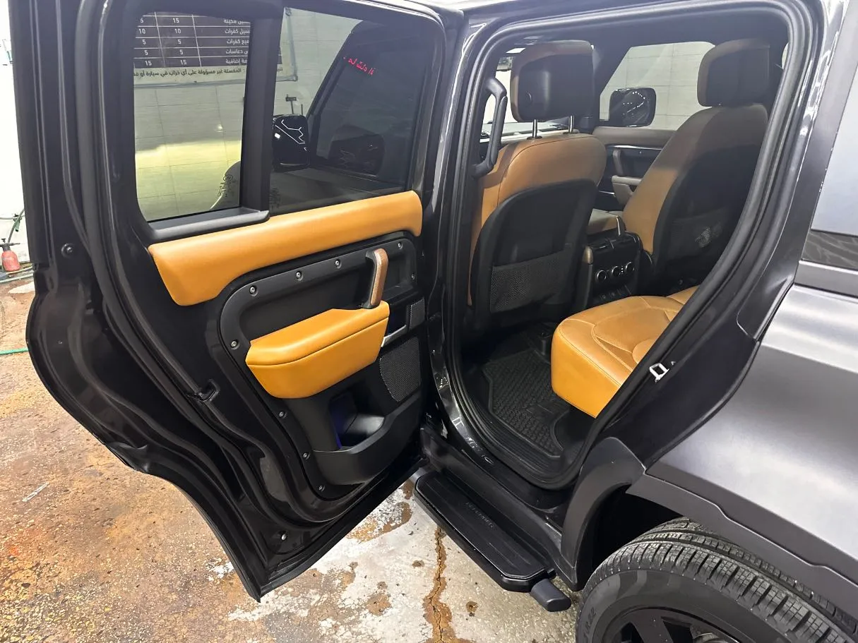 Car image 13
