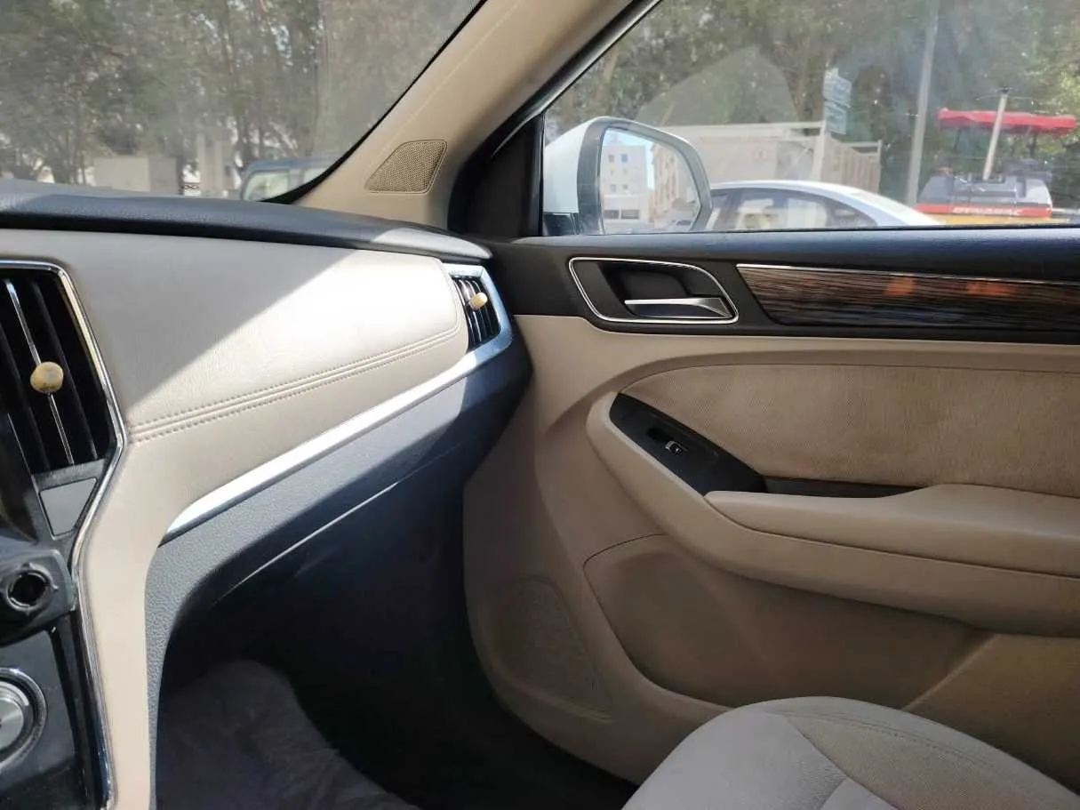 Car image 35
