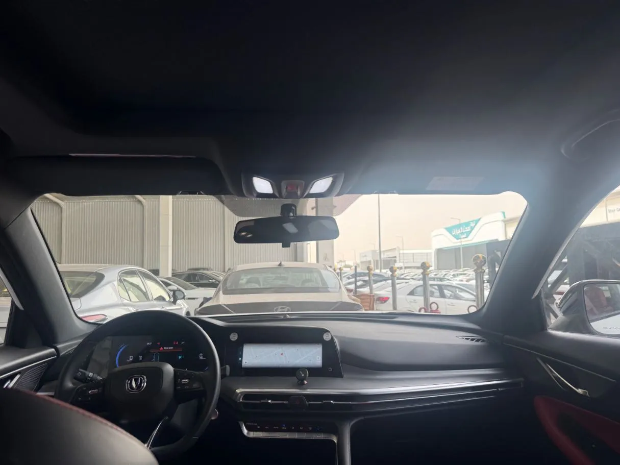 Car image 11