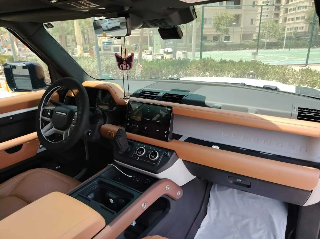 Car image 26