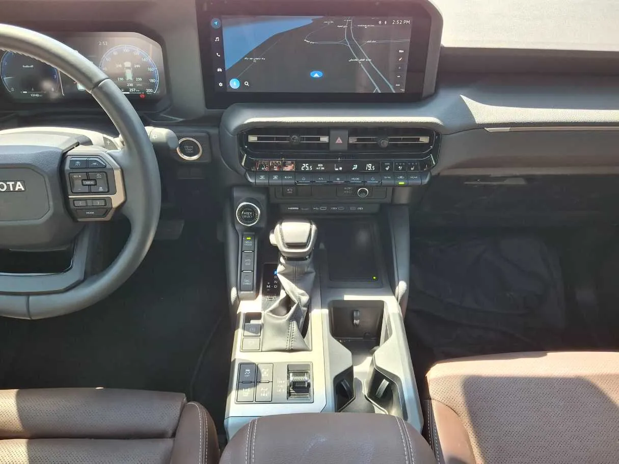 Car image 16