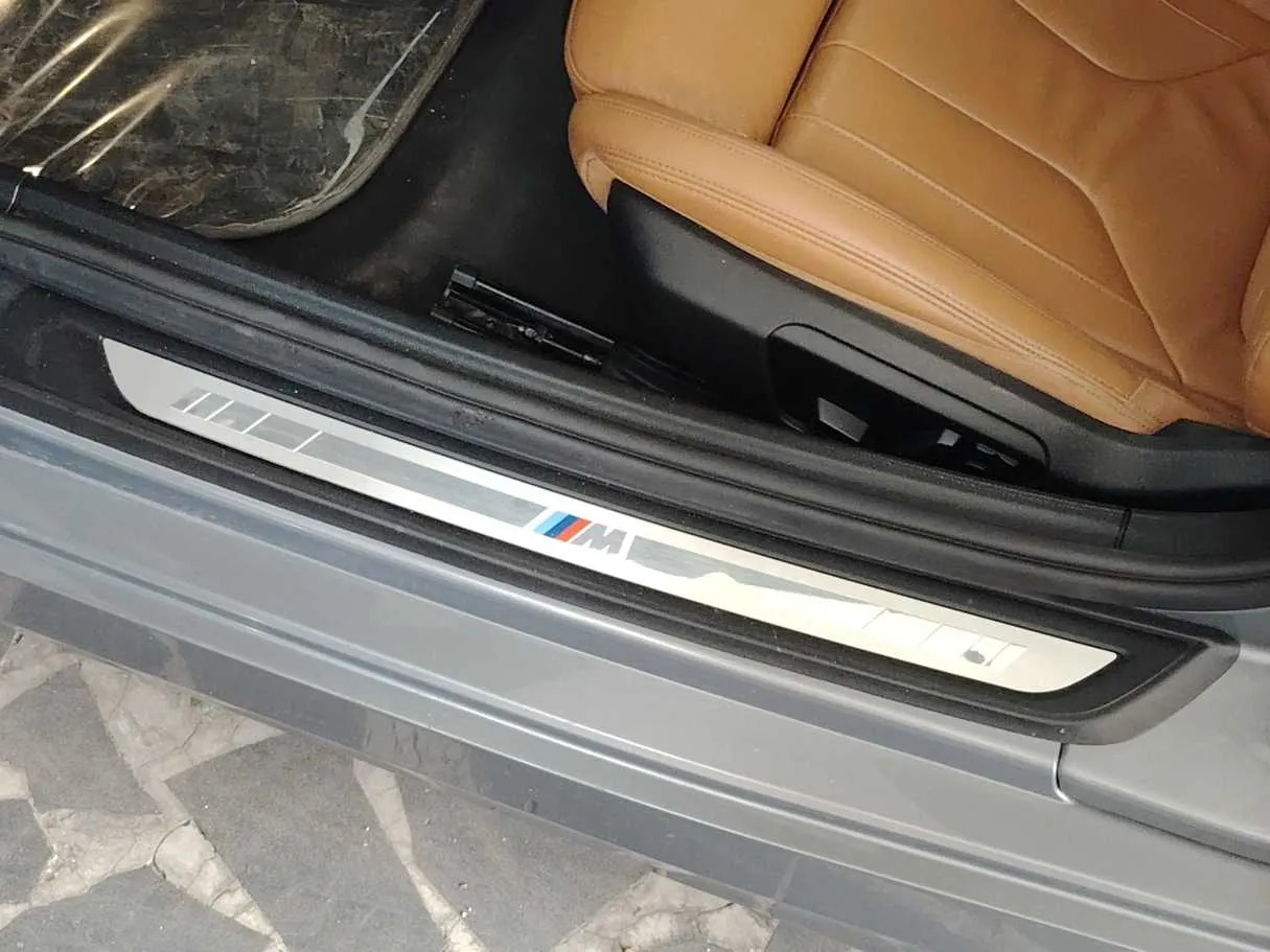 Car image 27