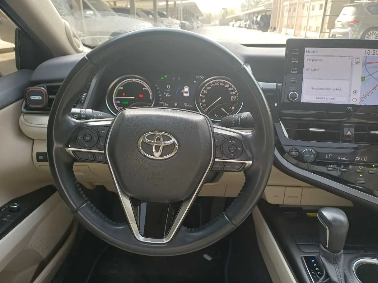 Car image 14